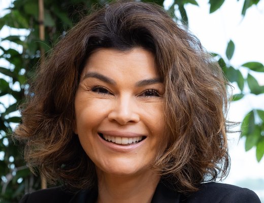 Luciana Costa headshot