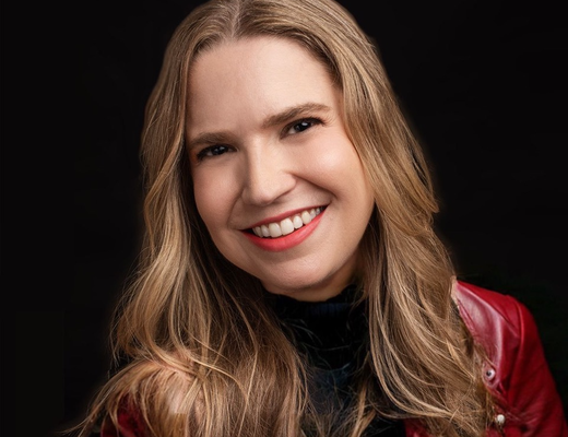 Simone Kliass headshot